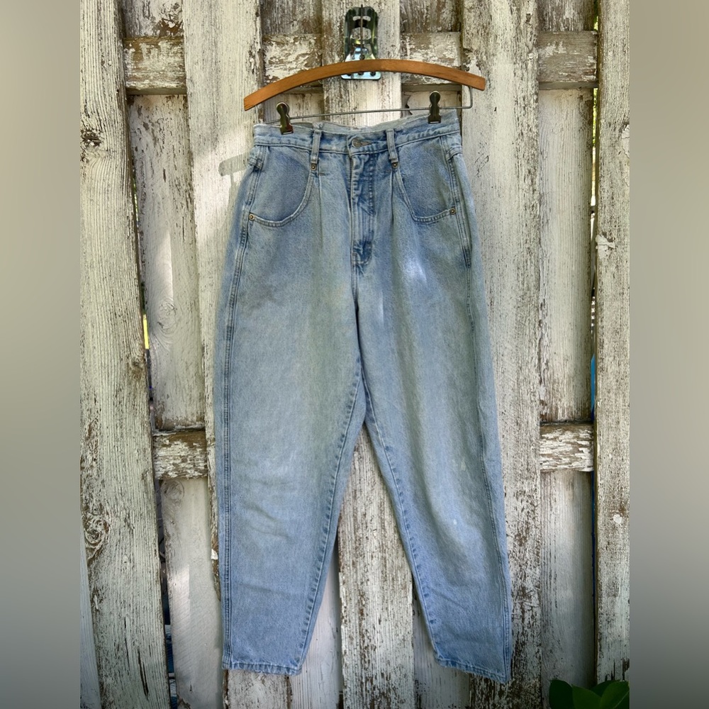 VINTAGE 90s Light Blue Denim Tapered Leg Mom Jeans